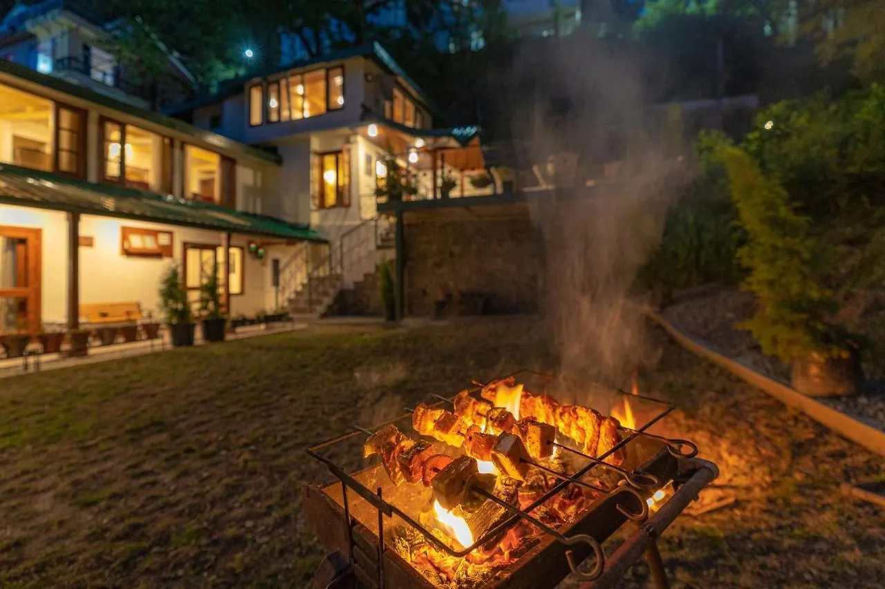 Stayvista At Driftwood Cottage Shimla